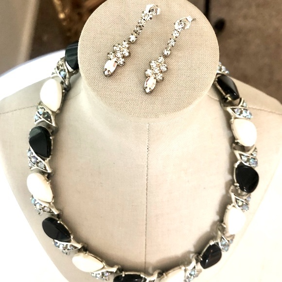 Vintage Thermoset Necklace & Rhinestone Earrings - Picture 10 of 15